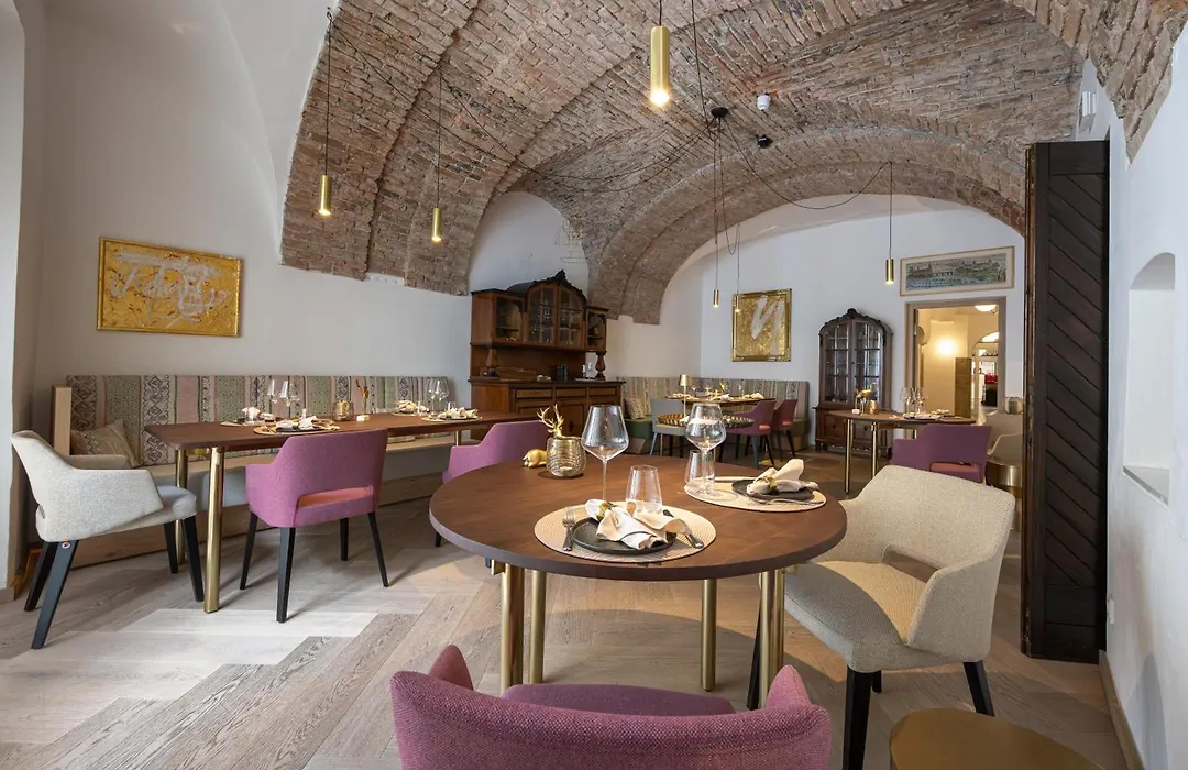 Boutiquehotel Zum Goldenen Hirschen-1