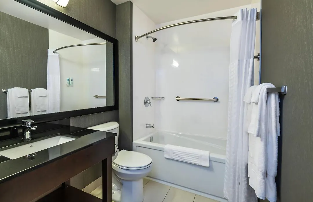 Comfort Inn Alma - Lac-Saint-Jean-1