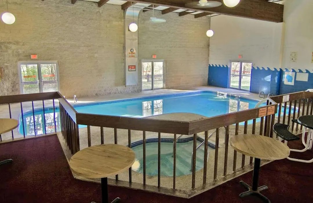Voyageur Inn And Conference Center-1