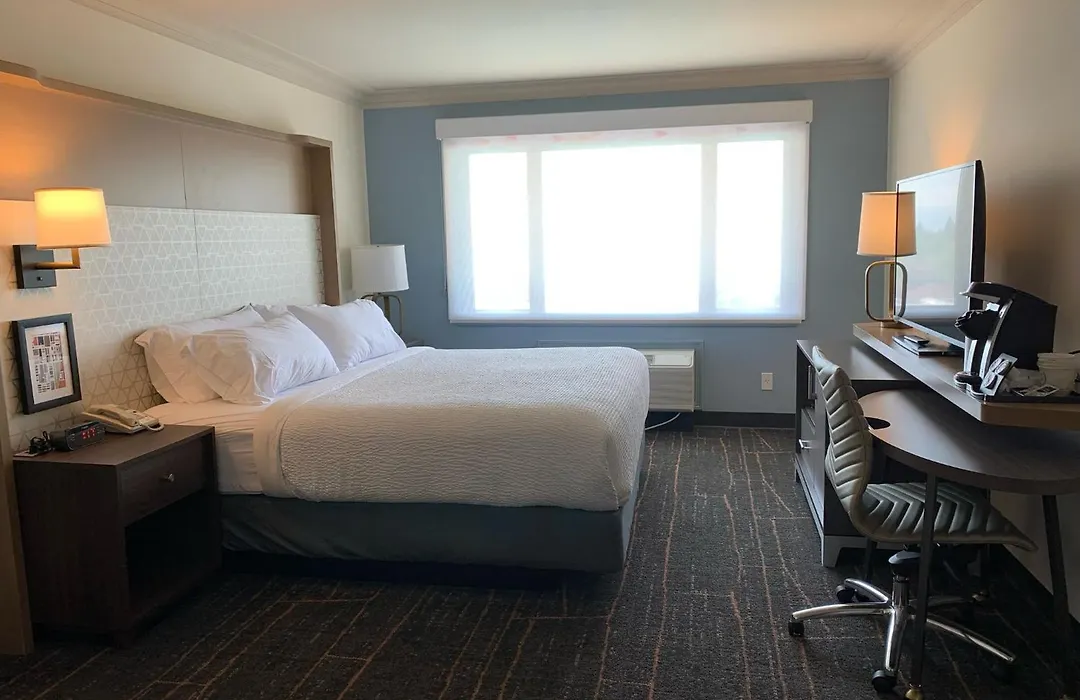 Holiday Inn Victoria - Elk Lake By Ihg-1