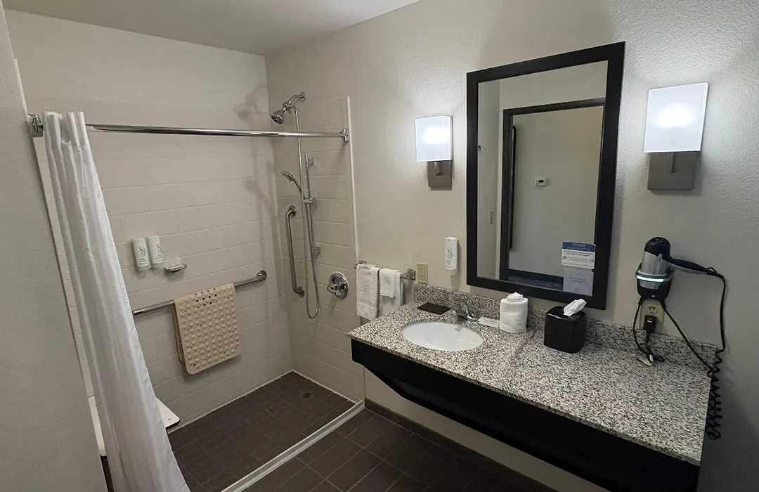 Sleep Inn & Suites Fort Scott-1