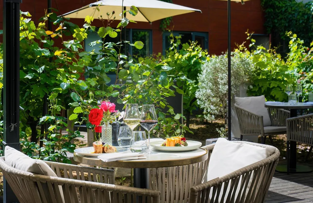 Doubletree By Hilton Paris Boulogne-1