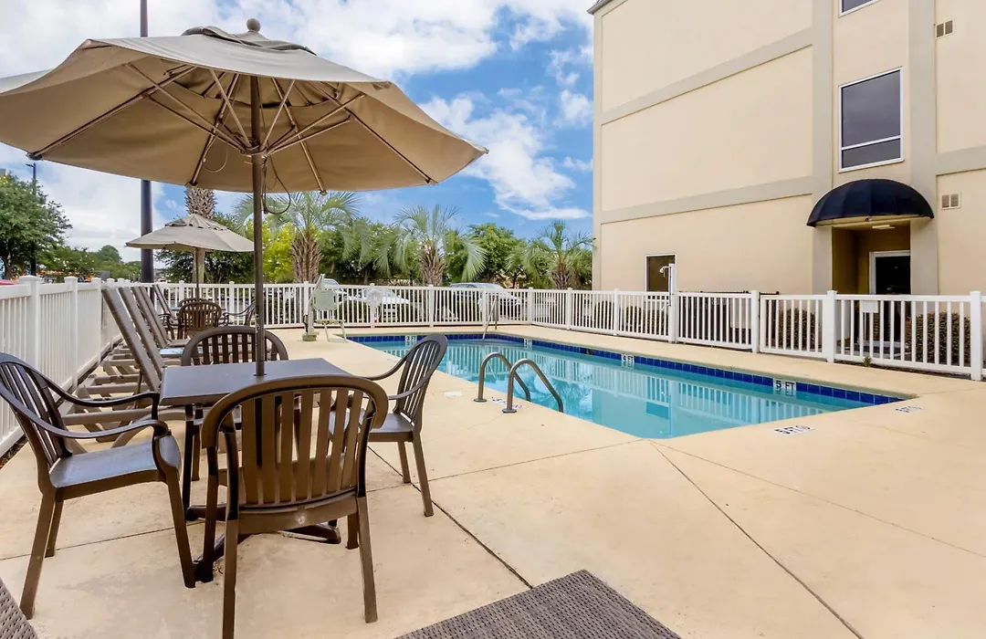 Comfort Suites At The University-1