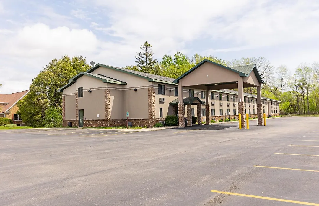 Quality Inn & Suites Marinette-1