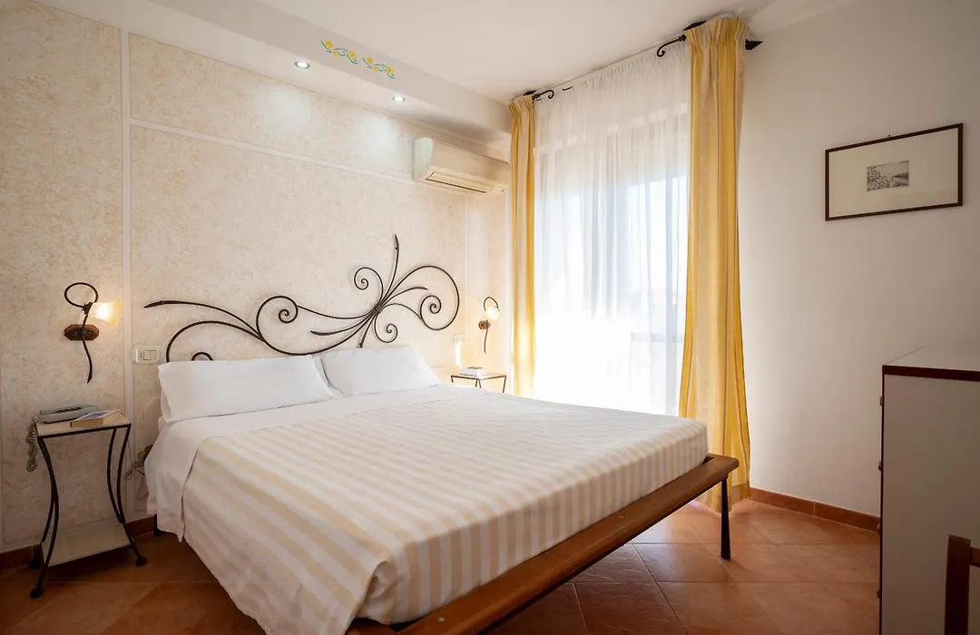 Lola Piccolo Hotel-1
