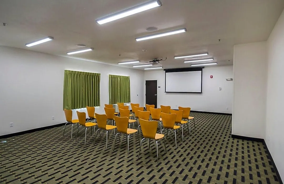 Days Inn By Wyndham South Bend/Notre Dame-1