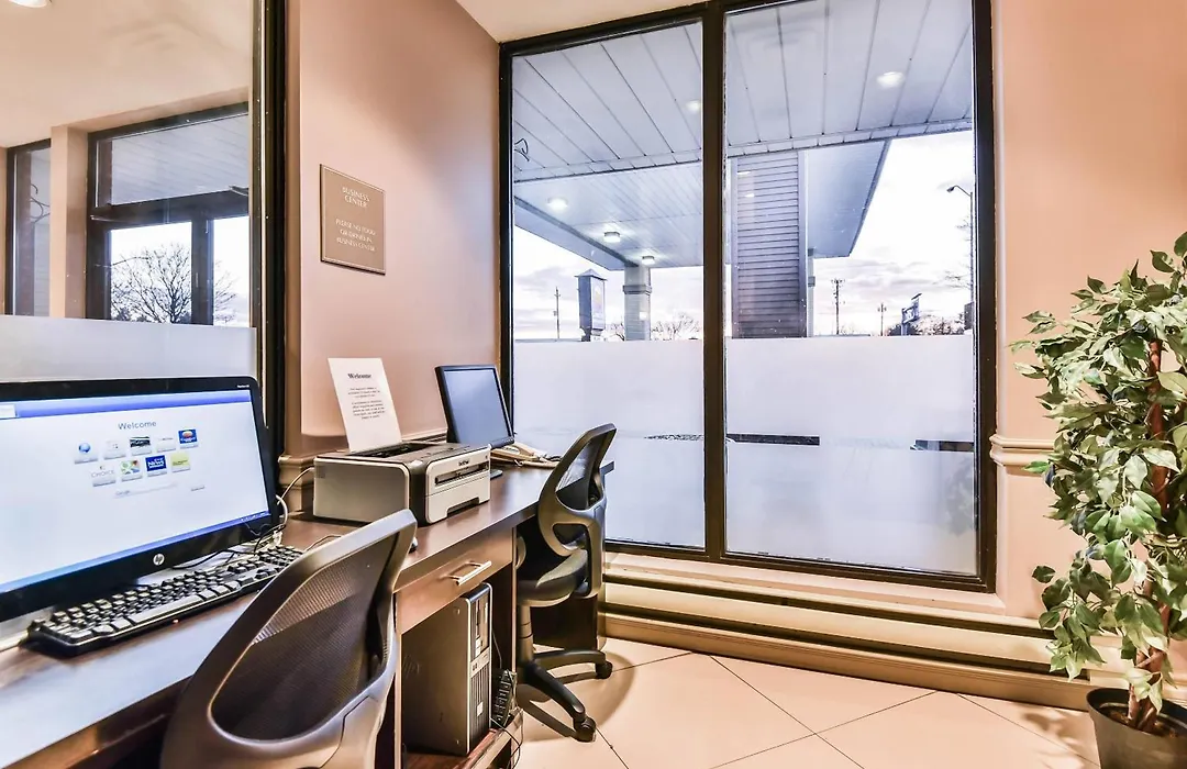 Comfort Inn & Suites Ambassador Bridge-1