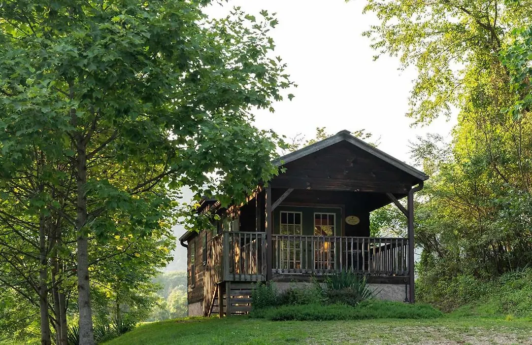 Engadine Inn And Cabins-1