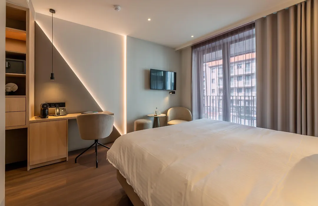 The Cornr Hotel-1