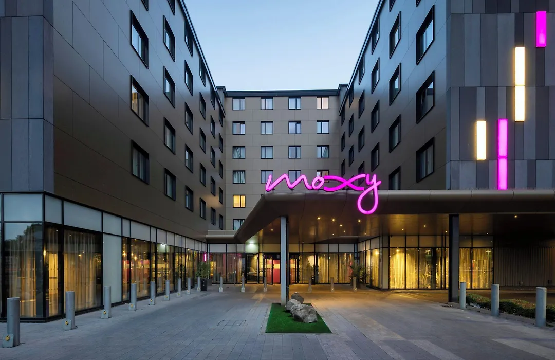 Moxy London Heathrow Airport-1