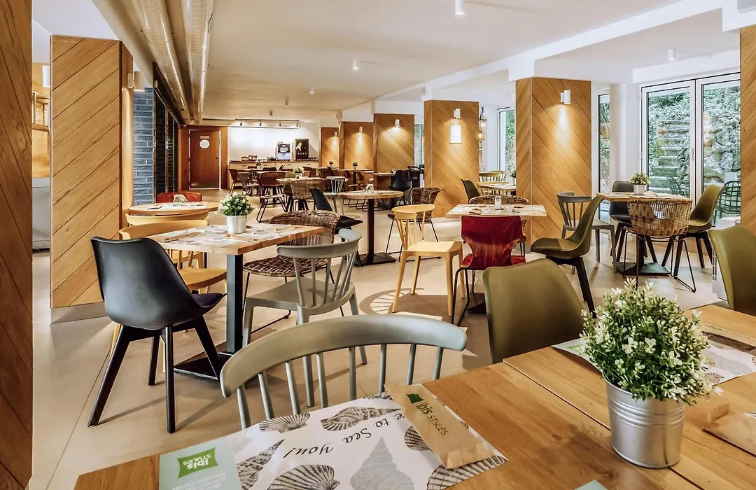ibis Styles Golden Sands Roomer Hotel-1