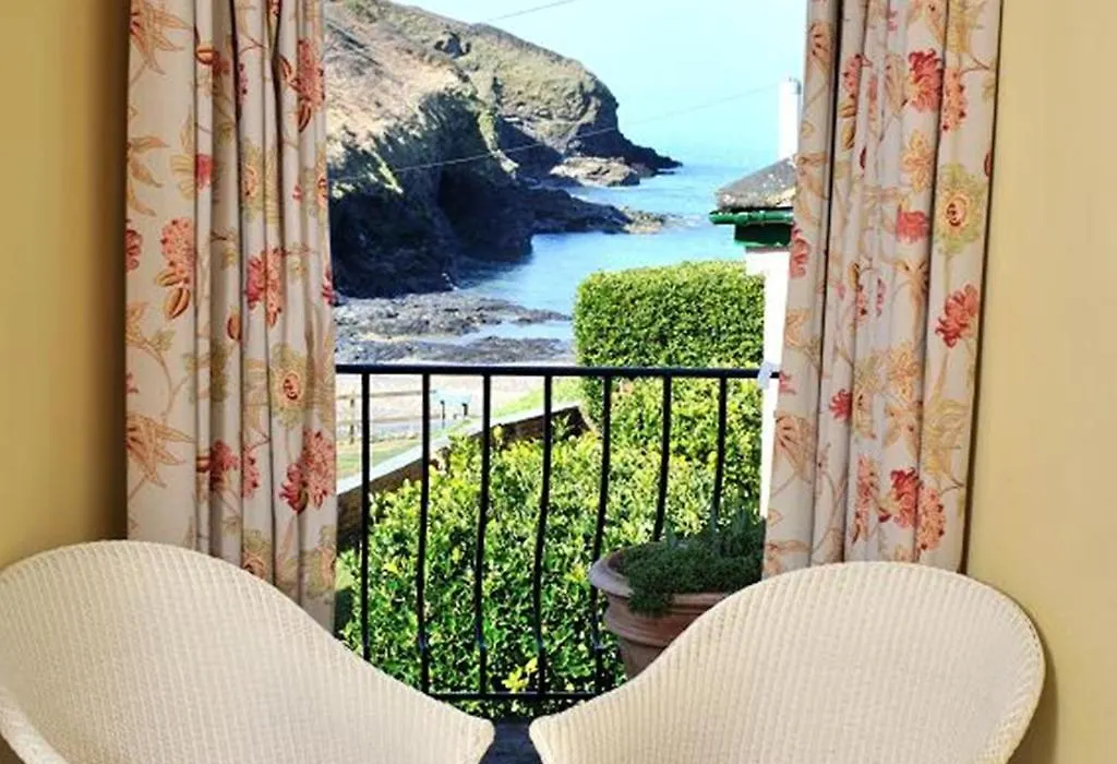 Port Gaverne Hotel-1