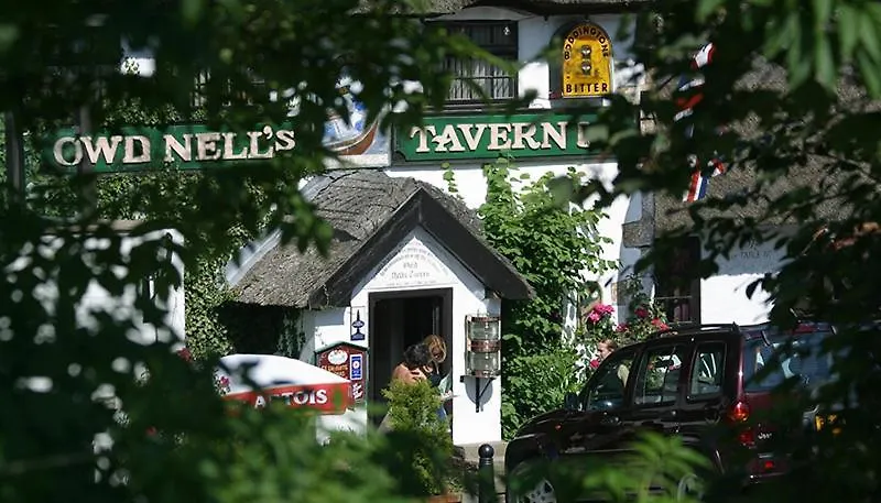 Guy'S Thatched Hamlet-1