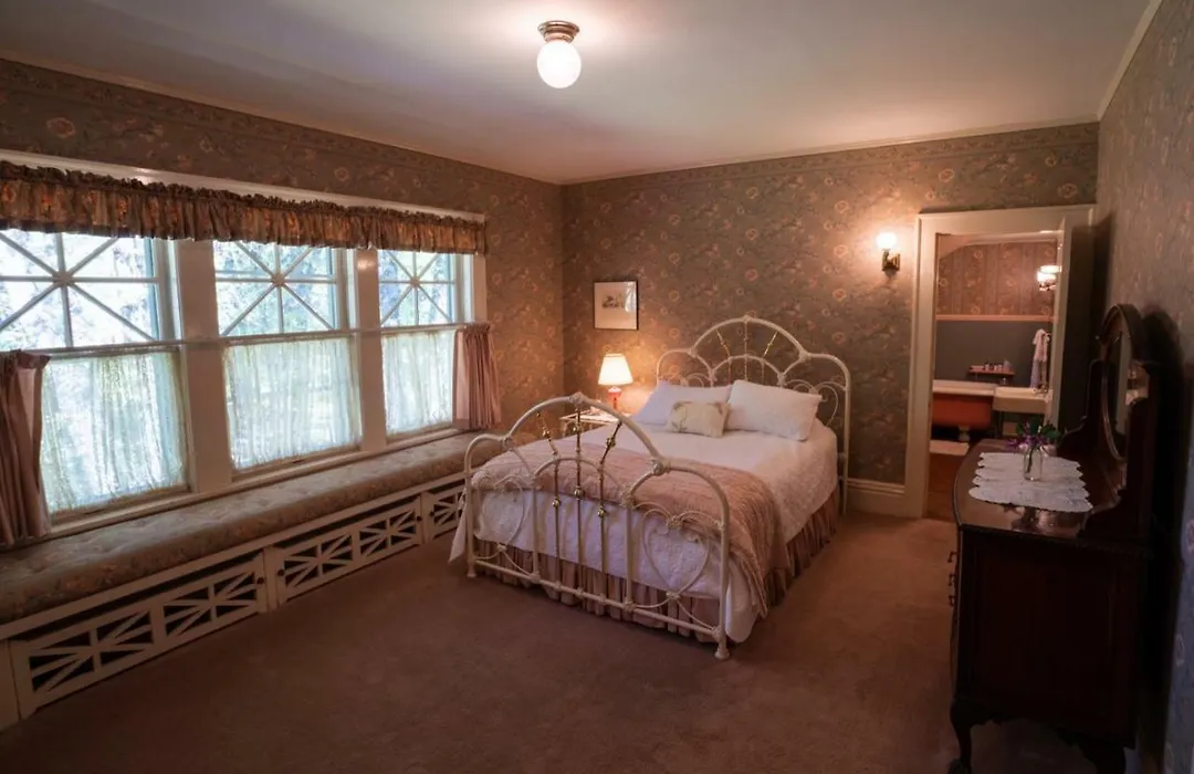 Mccloud Hotel-1