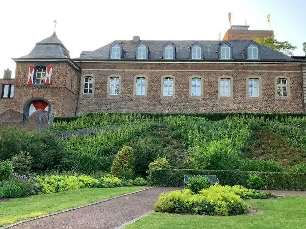 Burg Wassenberg-1