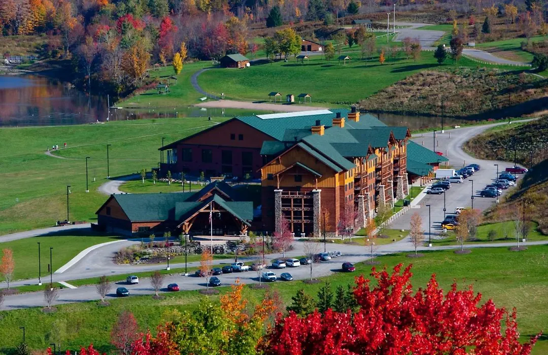 Hope Lake Lodge & Indoor Waterpark-1