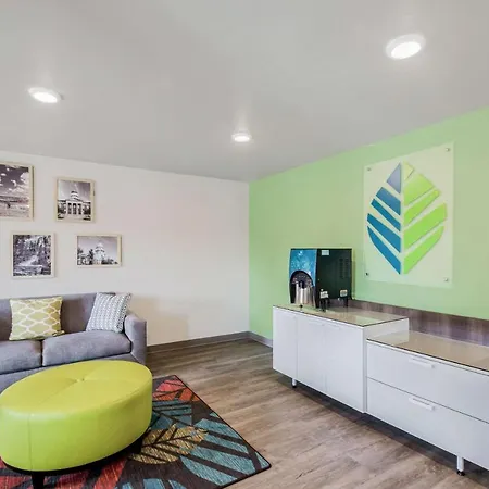 Woodspring Suites Chicago Addison-2