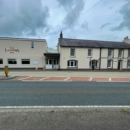Llanina Arms-3