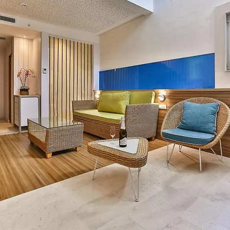 Carine Hotel Park-3