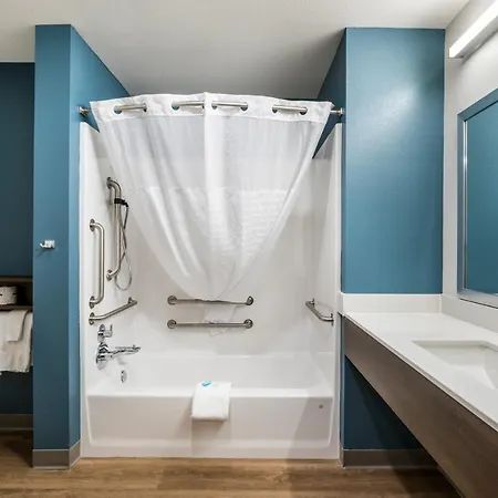 Woodspring Suites Chicago Addison-3