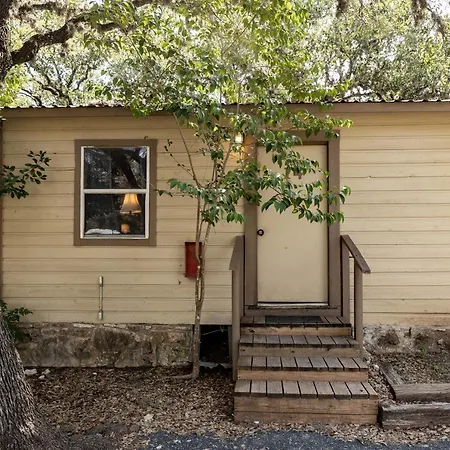 The Historic Leakey Inn-3