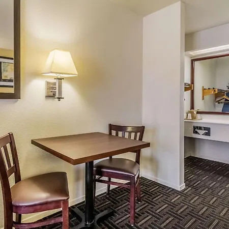 Quality Inn Fresno Near University-2