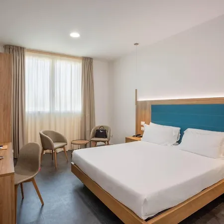 V Hotel-2