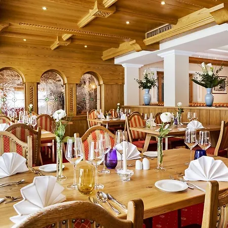 Alpenhotel Tirol-3