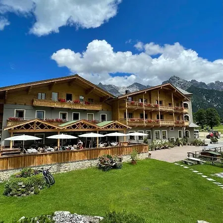 Landhotel Strasserwirt-2