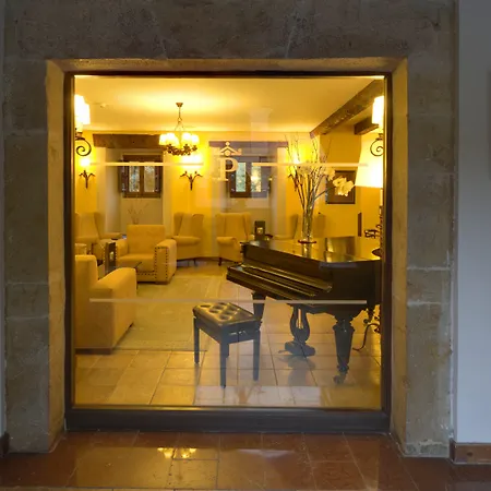 Parador De Cangas De Onis-3
