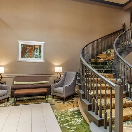 Quality Suites Sherman-3