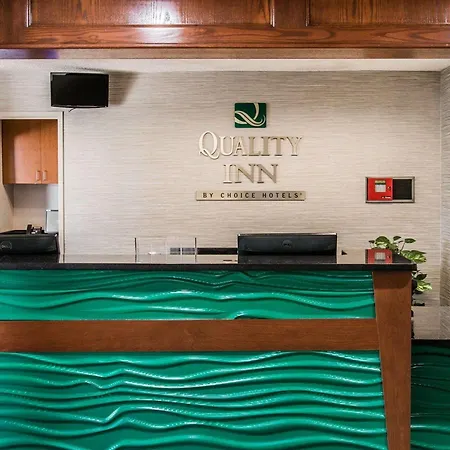Quality Inn & Suites Warren - Detroit-2