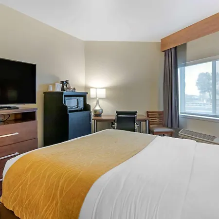 Comfort Inn & Suites Market - Airport-2