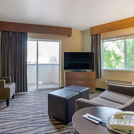 Comfort Inn & Suites Market - Airport-3