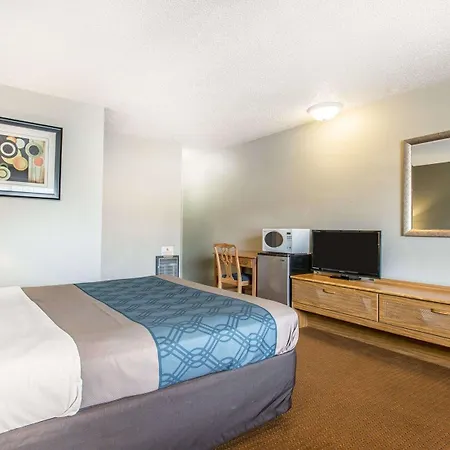 Econo Lodge Inn & Suites Yreka-3