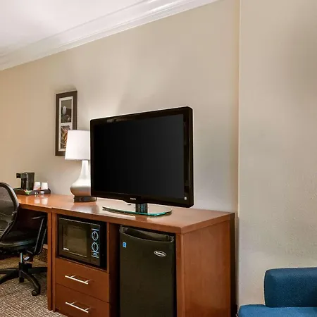 Comfort Inn & Suites At Copeland Tower-2