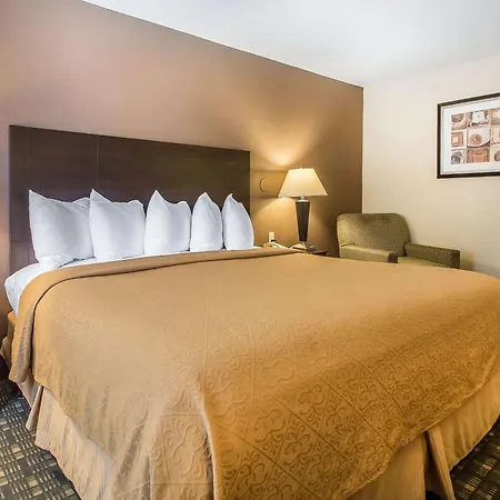 Quality Inn & Suites Decorah-3
