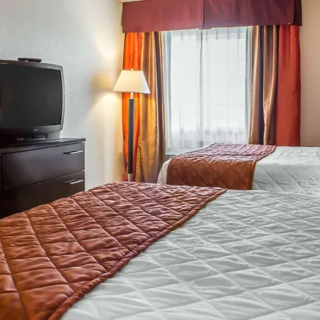 Rodeway Inn & Suites Near Okoboji Lake-3