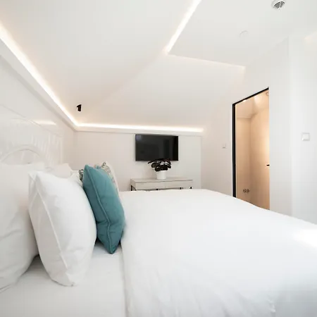 Lazure Hotel & Marina-3