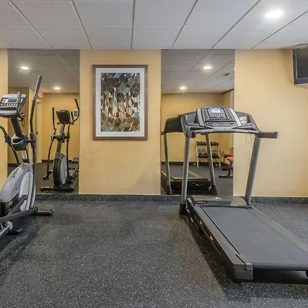 Quality Inn & Suites Windsor - Downtown-2