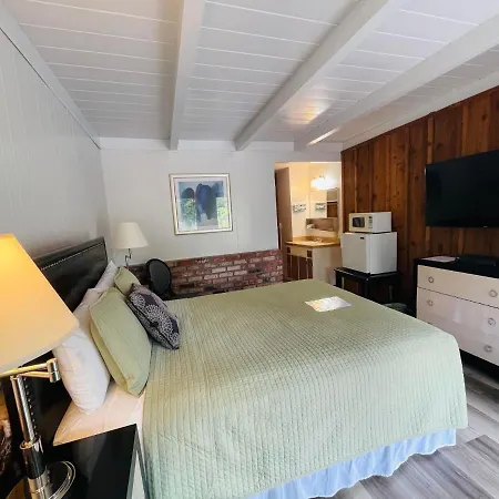 Riverfront Lodging-3