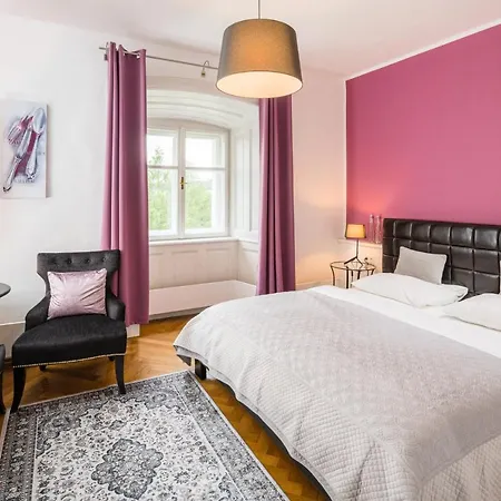 Schlosshotel Rosenau Superior-3