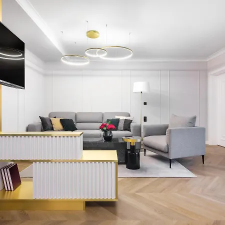 Golden Queen Deluxe Jacuzzi Apartments - Old Town-2