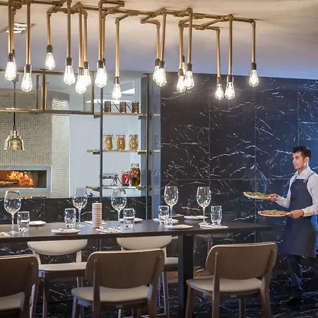 Clayton Hotel Dublin Airport-3