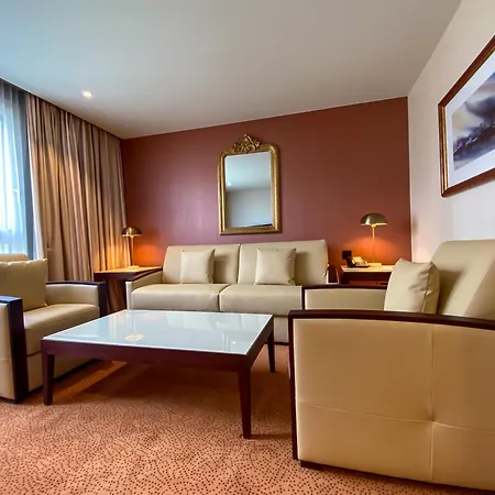Nash Airport Hotel-2