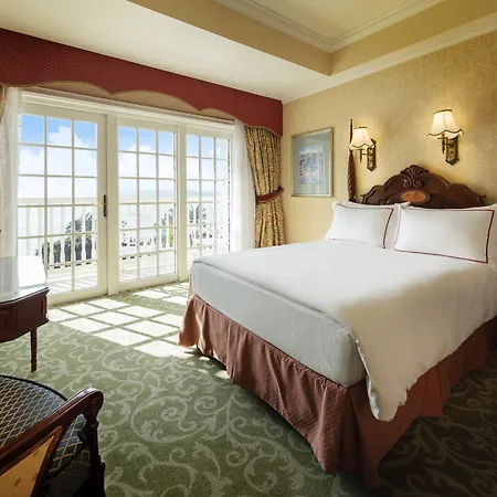 Hong Kong Disneyland Hotel-3