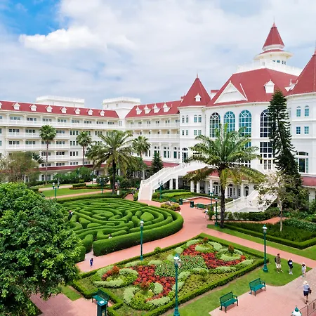 Hong Kong Disneyland Hotel-3