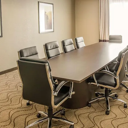 Comfort Suites Dodge City-3