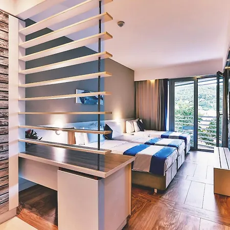 Carine Hotel Delfin-3