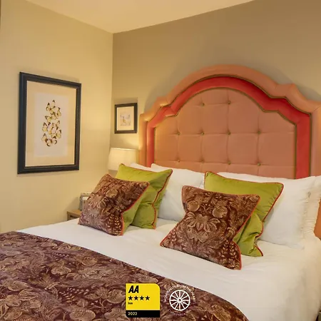The Tudor House Hotel, Tewkesbury, Gloucestershire - The Coaching Inn Group-2